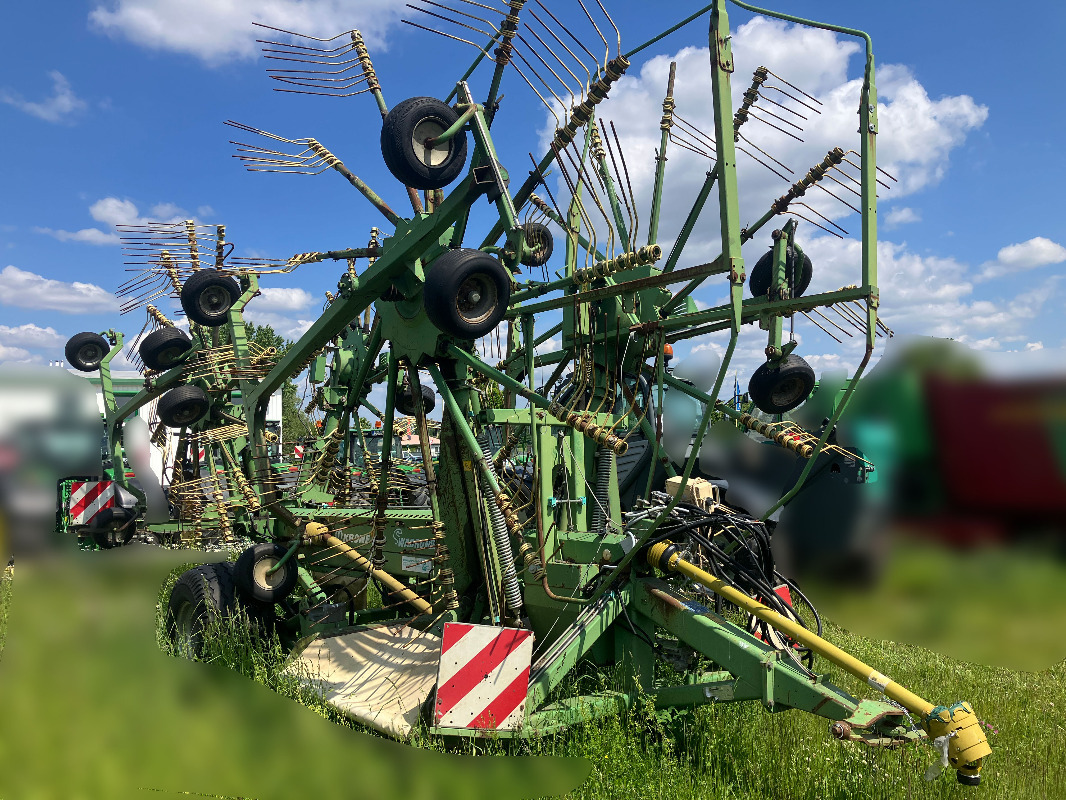 Krone Swadro 1250 - Szénaforgató: 4 kép. Krone Swadro 1250 - Szénaforgató: 4 kép.