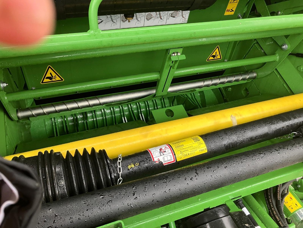 Krone Varipack V 165XC - Bálacsomagoló: 5 kép. Krone Varipack V 165XC - Bálacsomagoló: 5 kép.