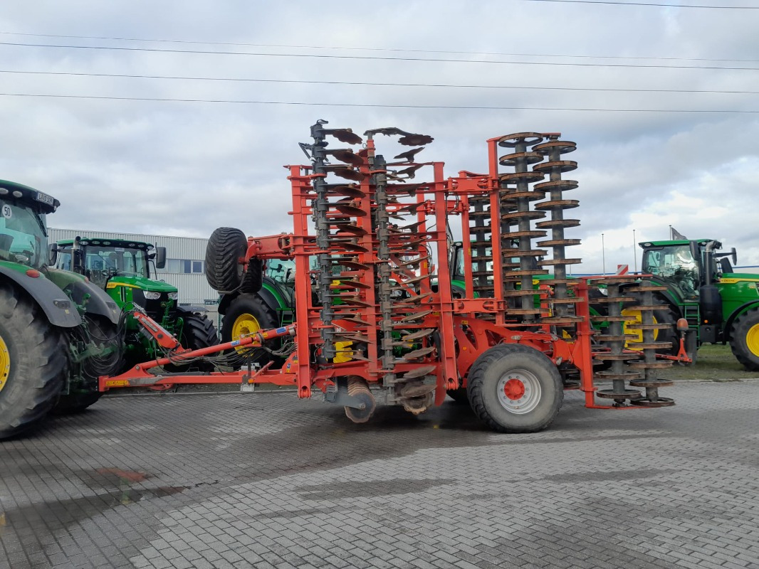 Kuhn Optimer L9000 Kuhn Scheibenegge - Tárcsás borona: 2 kép. Kuhn Optimer L9000 Kuhn Scheibenegge - Tárcsás borona: 2 kép.