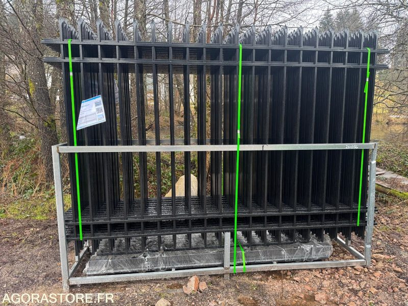 20 Grille de clôture grille barreaudée Lot n*2 - Szerszám/ Felszerelés: 1 kép. 20 Grille de clôture grille barreaudée Lot n*2 - Szerszám/ Felszerelés: 1 kép.