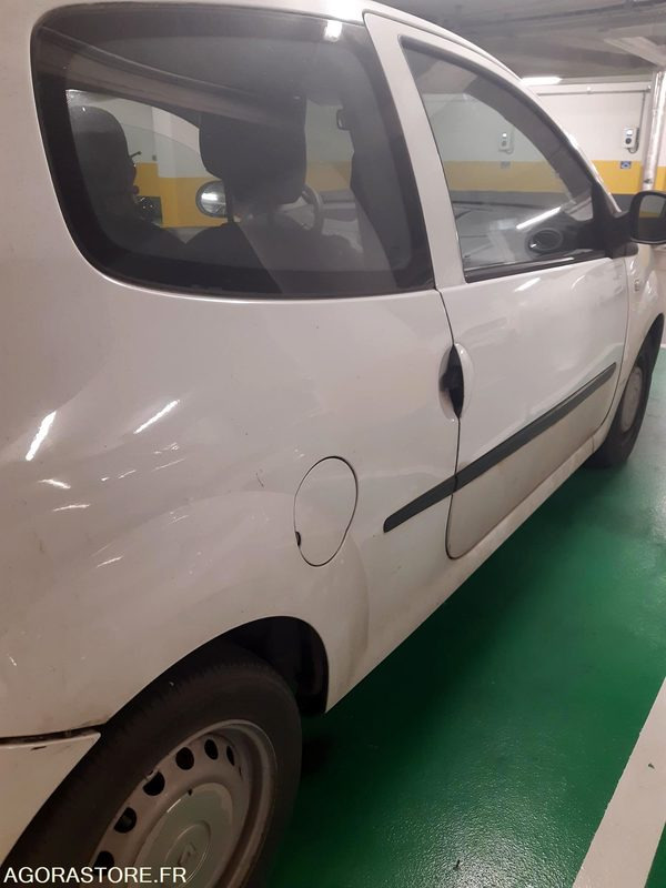 2010 - RENAULT TWINGO II - Autó: 3 kép. 2010 - RENAULT TWINGO II - Autó: 3 kép.
