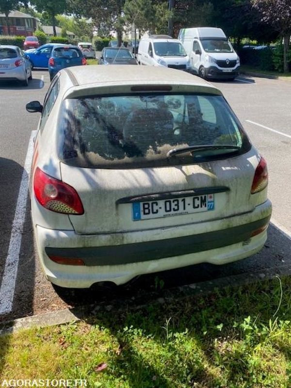 206+ AFFAIRE PACK CD CLIM 1.4 HDI BLUE LION 70 CV - 2010 / 185 000 KM - Autó: 2 kép. 206+ AFFAIRE PACK CD CLIM 1.4 HDI BLUE LION 70 CV - 2010 / 185 000 KM - Autó: 2 kép.