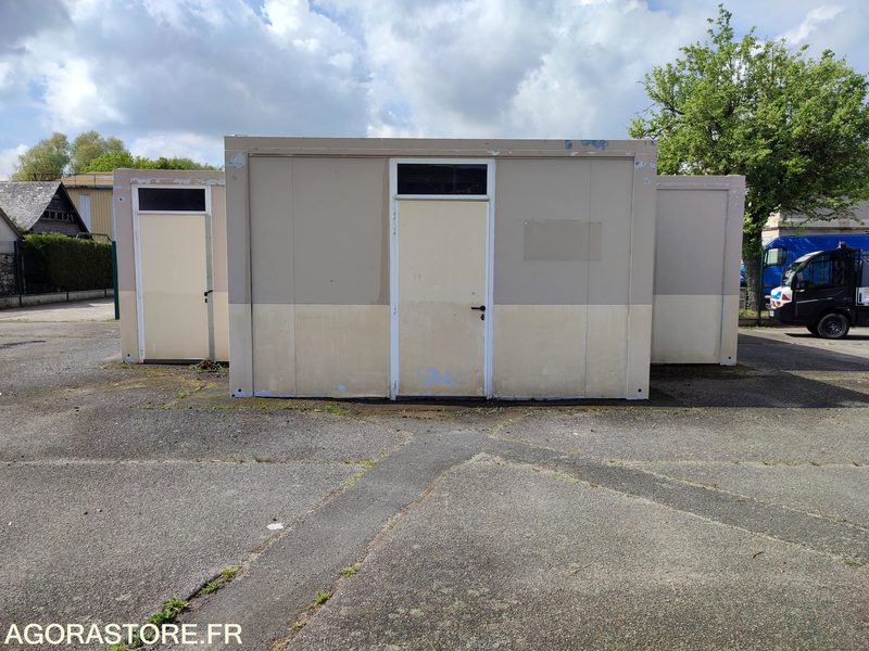 3 modulaires de marque Algéco - Konténerház: 1 kép. 3 modulaires de marque Algéco - Konténerház: 1 kép.