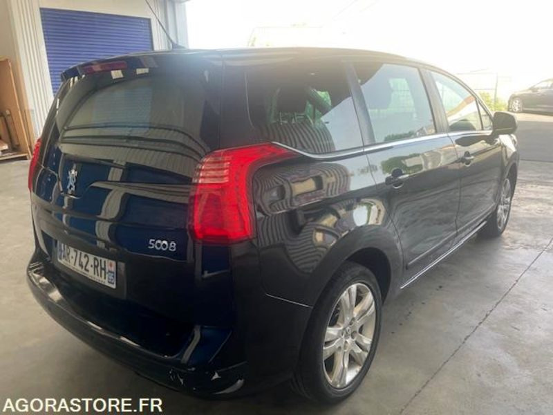5008 PREMIUM 1.6 HDI 110cv 5 PLACES. 05/2010 . 255500 km - Autó: 3 kép. 5008 PREMIUM 1.6 HDI 110cv 5 PLACES. 05/2010 . 255500 km - Autó: 3 kép.