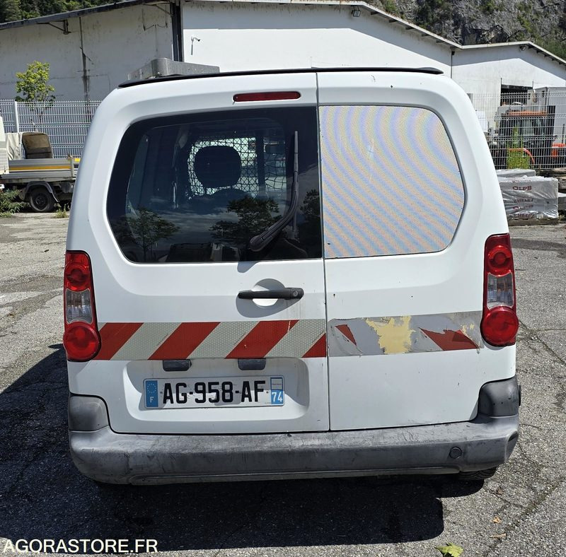 AG 958 AF - Citroën Berlingo Fourgon - Essence / GPL - Furgon: 5 kép. AG 958 AF - Citroën Berlingo Fourgon - Essence / GPL - Furgon: 5 kép.