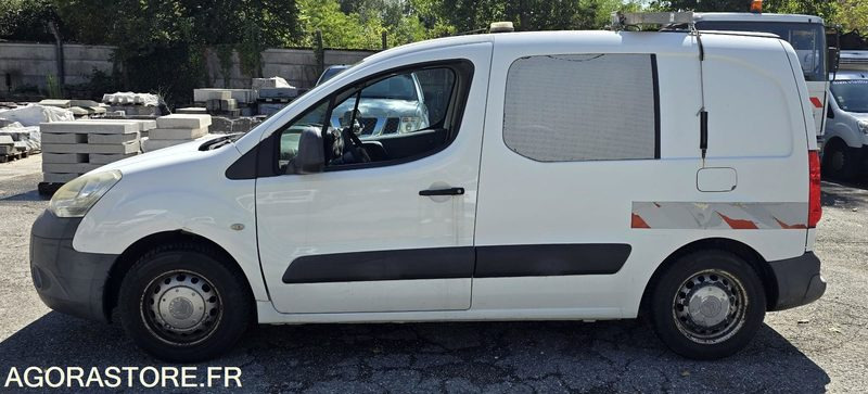 AG 958 AF - Citroën Berlingo Fourgon - Essence / GPL - Furgon: 3 kép. AG 958 AF - Citroën Berlingo Fourgon - Essence / GPL - Furgon: 3 kép.