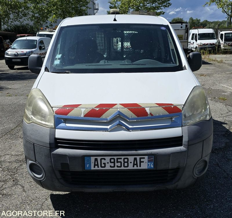 AG 958 AF - Citroën Berlingo Fourgon - Essence / GPL - Furgon: 1 kép. AG 958 AF - Citroën Berlingo Fourgon - Essence / GPL - Furgon: 1 kép.