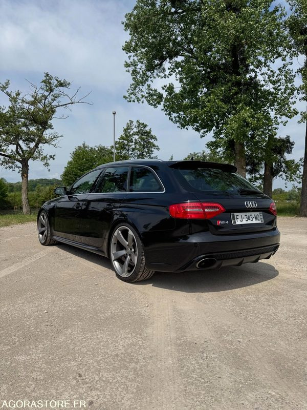 AUDI A4 RS4 - 2013 - 155 000KM - Autó: 3 kép. AUDI A4 RS4 - 2013 - 155 000KM - Autó: 3 kép.
