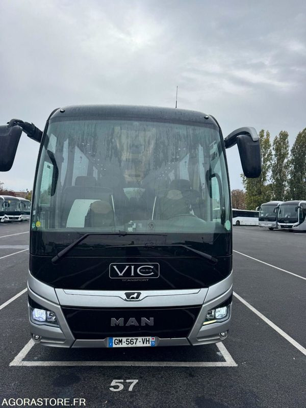 AUTOCAR MAN LIONS COACH R07 / 2015 / 555 000 KM / 53+1+1+WC - Távolsági busz: 2 kép. AUTOCAR MAN LIONS COACH R07 / 2015 / 555 000 KM / 53+1+1+WC - Távolsági busz: 2 kép.