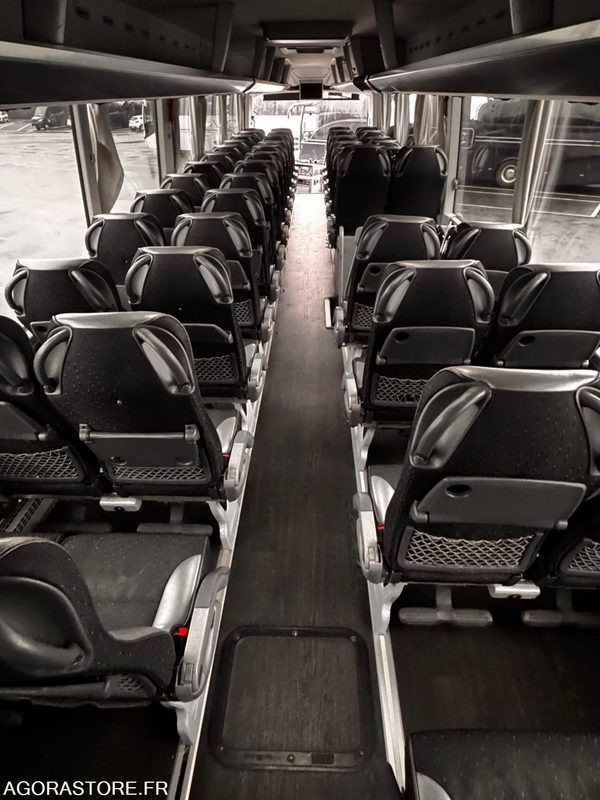 AUTOCAR MAN LIONS COACH R10 / 13M / 55+1+1+WC / 267 144KM - Távolsági busz: 4 kép. AUTOCAR MAN LIONS COACH R10 / 13M / 55+1+1+WC / 267 144KM - Távolsági busz: 4 kép.