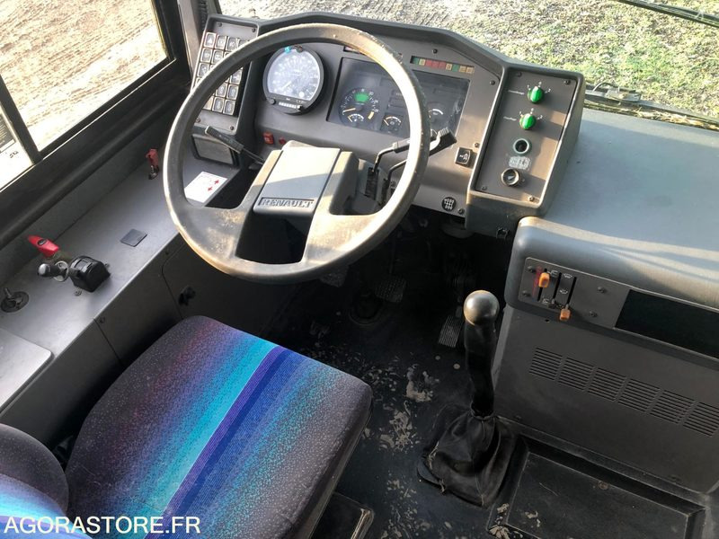 AUTOCAR RENAULT MEDIUM 36 PL - Iskolabusz: 4 kép. AUTOCAR RENAULT MEDIUM 36 PL - Iskolabusz: 4 kép.