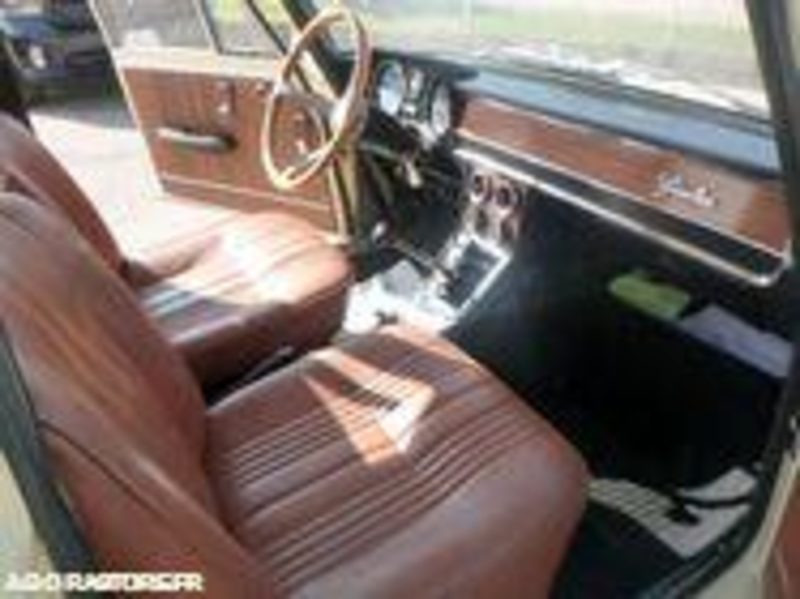 Alfa Romeo Giulia - 1976 - 92500km - COLLECTION - Livret d'origine - Autó: 4 kép. Alfa Romeo Giulia - 1976 - 92500km - COLLECTION - Livret d'origine - Autó: 4 kép.