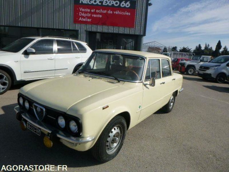 Alfa Romeo Giulia - 1976 - 92500km - COLLECTION - Livret d'origine - Autó: 1 kép. Alfa Romeo Giulia - 1976 - 92500km - COLLECTION - Livret d'origine - Autó: 1 kép.