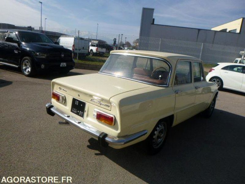 Alfa Romeo Giulia - 1976 - 92500km - COLLECTION - Livret d'origine - Autó: 2 kép. Alfa Romeo Giulia - 1976 - 92500km - COLLECTION - Livret d'origine - Autó: 2 kép.