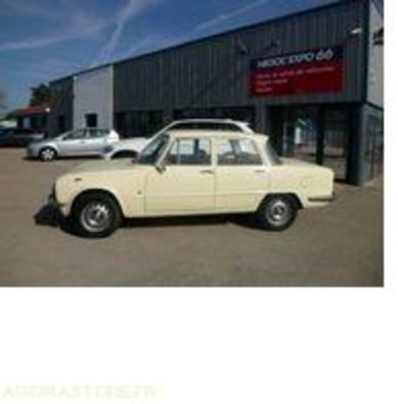 Alfa Romeo Giulia - 1976 - 92500km - COLLECTION - Livret d'origine - Autó: 3 kép. Alfa Romeo Giulia - 1976 - 92500km - COLLECTION - Livret d'origine - Autó: 3 kép.