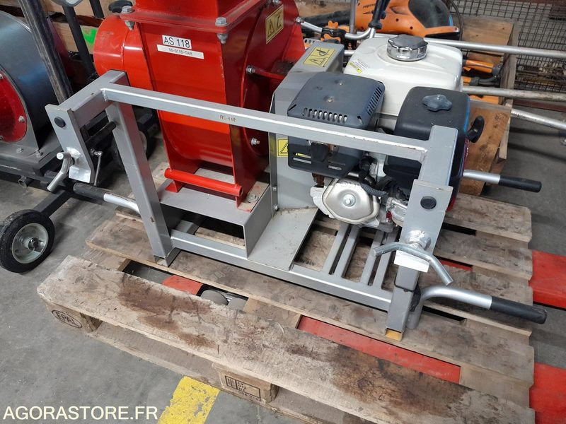 Aspirateur à feuilles du ridelles (AS118 - Kerti gépek: 2 kép. Aspirateur à feuilles du ridelles (AS118 - Kerti gépek: 2 kép.