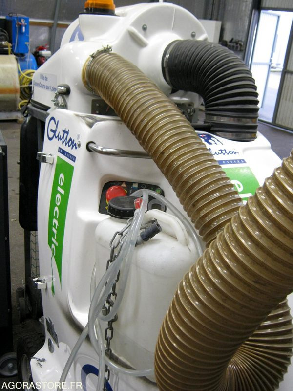 Aspirateur de déchets avec appareil de nettoyage des filtres - Ipari porszívó: 4 kép. Aspirateur de déchets avec appareil de nettoyage des filtres - Ipari porszívó: 4 kép.
