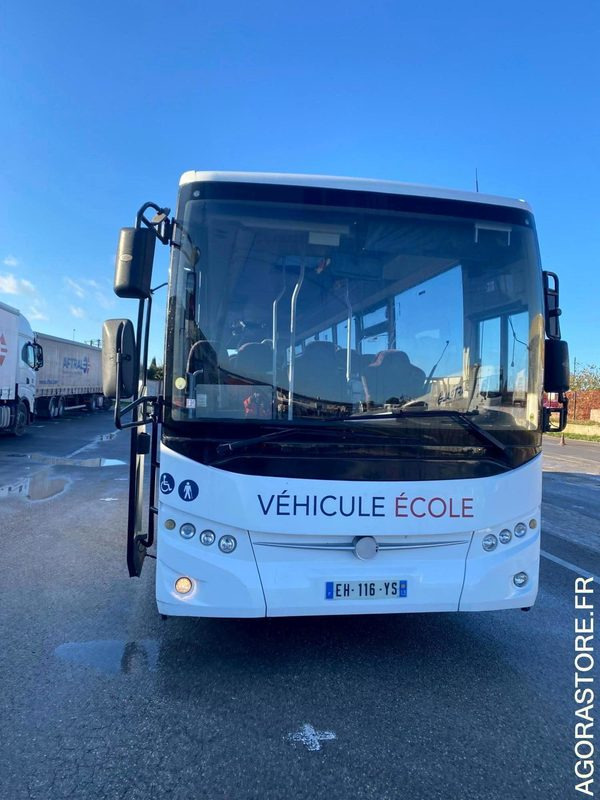 Autocar TEMSA auto école - 2016 - 195000 Kms - Iskolabusz: 2 kép. Autocar TEMSA auto école - 2016 - 195000 Kms - Iskolabusz: 2 kép.