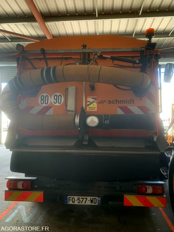 BALAYEUSE COMPOSÉE D'UN PORTEUR MERCEDES ET D'UN SYSTÈME DE BALAYAGE SCHMIDT - Utcaseprő gép: 5 kép. BALAYEUSE COMPOSÉE D'UN PORTEUR MERCEDES ET D'UN SYSTÈME DE BALAYAGE SCHMIDT - Utcaseprő gép: 5 kép.