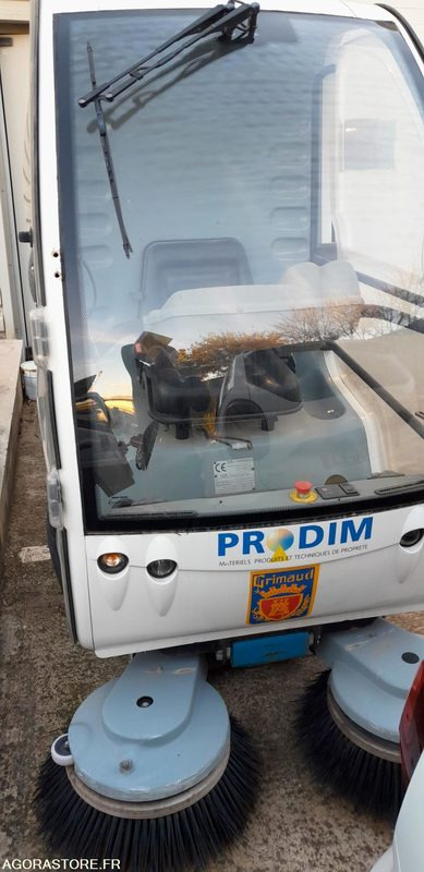 BALAYEUSE ELECTRIQUE ECO 36 - Utcaseprő gép: 3 kép. BALAYEUSE ELECTRIQUE ECO 36 - Utcaseprő gép: 3 kép.