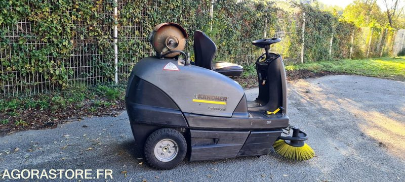 BALAYEUSE KARCHER - 2012 - 182 heures - Utcaseprő gép: 2 kép. BALAYEUSE KARCHER - 2012 - 182 heures - Utcaseprő gép: 2 kép.