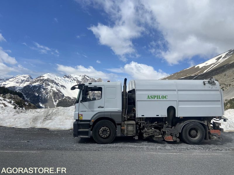 BALAYEUSE LAVEUSE THP MERCEDES BH9 ANNEE 2012 - 246000KMS - Utcaseprő gép: 2 kép. BALAYEUSE LAVEUSE THP MERCEDES BH9 ANNEE 2012 - 246000KMS - Utcaseprő gép: 2 kép.