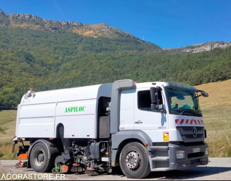 BALAYEUSE LAVEUSE THP MERCEDES BH9 ANNEE 2012 - 246000KMS - Utcaseprő gép: 1 kép. BALAYEUSE LAVEUSE THP MERCEDES BH9 ANNEE 2012 - 246000KMS - Utcaseprő gép: 1 kép.
