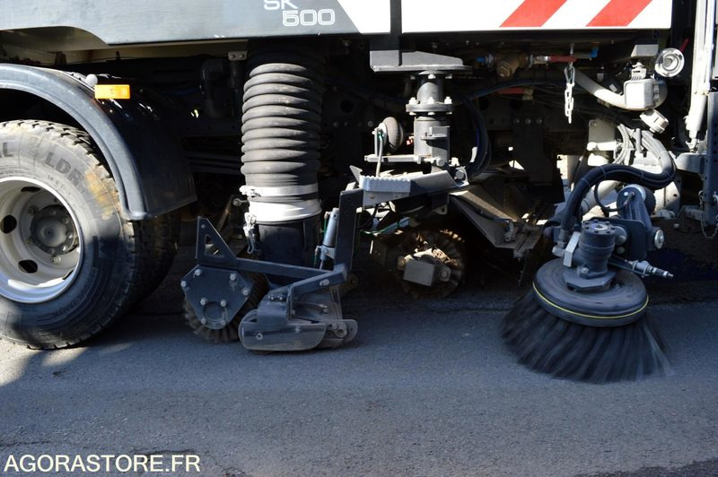 BALAYEUSE MERCEDES ATEGO 95000kms 2019 - Utcaseprő gép: 4 kép. BALAYEUSE MERCEDES ATEGO 95000kms 2019 - Utcaseprő gép: 4 kép.