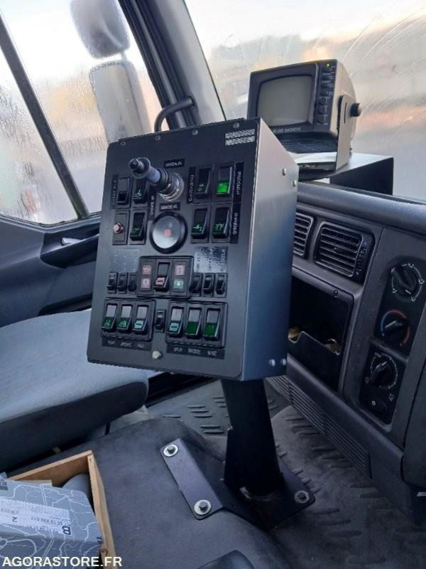 BALAYEUSE RENAULT MIDLUM 220 DCI - Utcaseprő gép: 2 kép. BALAYEUSE RENAULT MIDLUM 220 DCI - Utcaseprő gép: 2 kép.