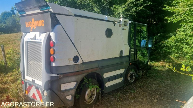 BALAYEUSE SCHMIDT COMPACT 200 - Utcaseprő gép: 1 kép. BALAYEUSE SCHMIDT COMPACT 200 - Utcaseprő gép: 1 kép.