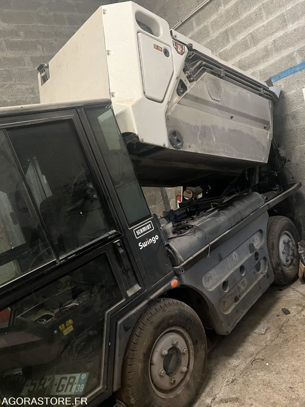 BALAYEUSE SCHMIDT SWINGO 2001+ UNE BALAYEUSE BOSCHUNG 2001 - Utcaseprő gép: 3 kép. BALAYEUSE SCHMIDT SWINGO 2001+ UNE BALAYEUSE BOSCHUNG 2001 - Utcaseprő gép: 3 kép.