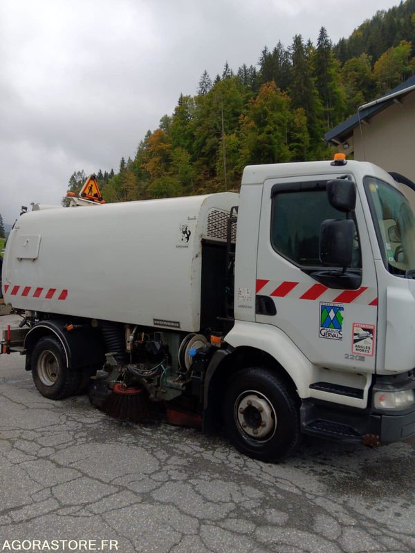 BALAYEUSE de Voiries- RENAULT MIDLUM 220 DXI avec aspiratrice EUROVOIRIE - Utcaseprő gép: 4 kép. BALAYEUSE de Voiries- RENAULT MIDLUM 220 DXI avec aspiratrice EUROVOIRIE - Utcaseprő gép: 4 kép.