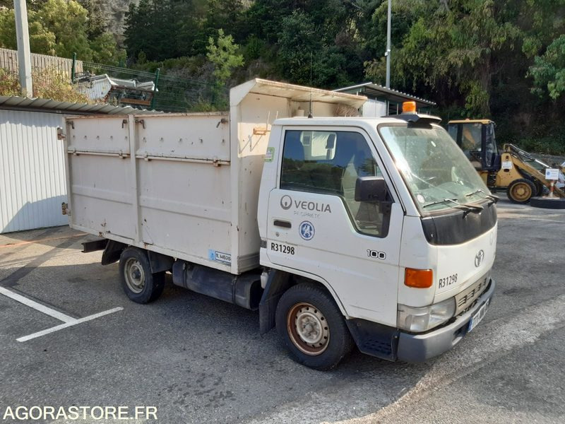 BENNANT TOYOTA 2,5T - GUIMA 6M3 (R31298) 171609 KMS - Billenőplatós teherautó: 3 kép. BENNANT TOYOTA 2,5T - GUIMA 6M3 (R31298) 171609 KMS - Billenőplatós teherautó: 3 kép.