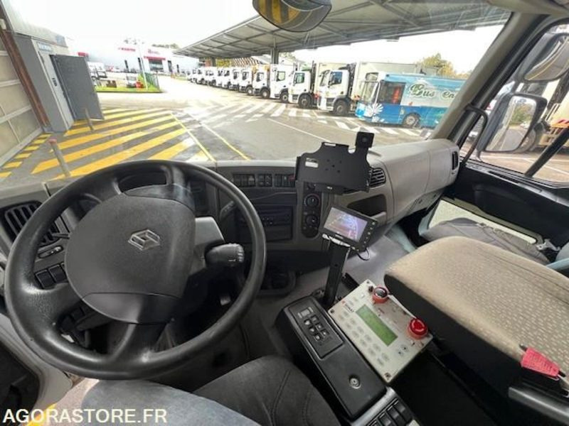 BENNE A ORDURES MENAGERES RENAULT - Szemetesautó: 5 kép. BENNE A ORDURES MENAGERES RENAULT - Szemetesautó: 5 kép.