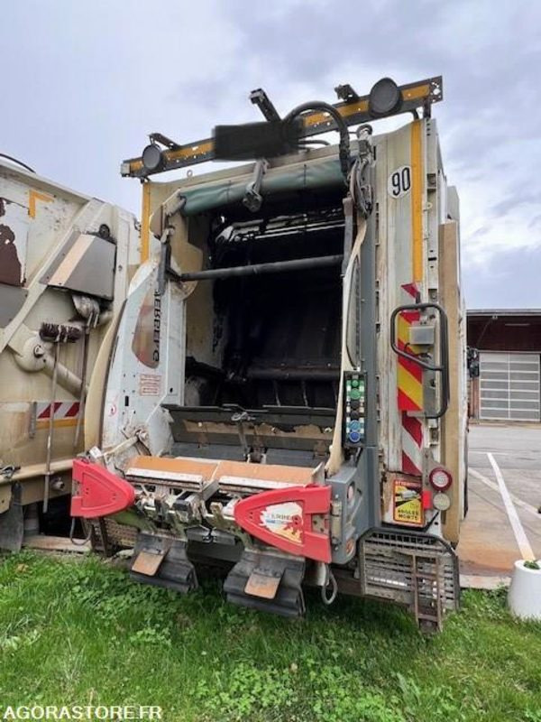 BENNE A ORDURES MENAGERES RENAULT - Szemetesautó: 4 kép. BENNE A ORDURES MENAGERES RENAULT - Szemetesautó: 4 kép.