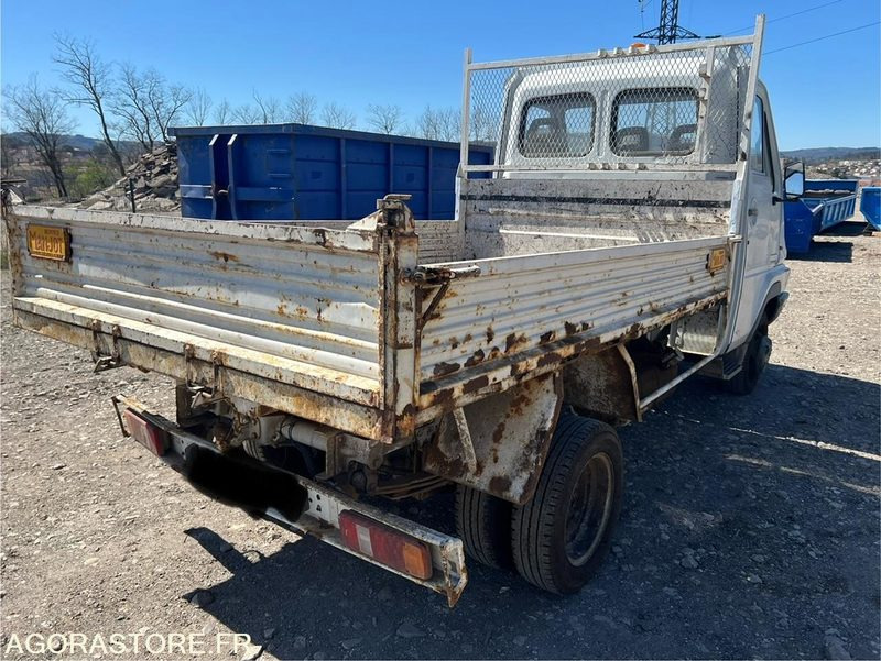 BENNE RENAULT B80 - 1995 - 125 800 KM - Billenőplatós kisteherautó: 2 kép. BENNE RENAULT B80 - 1995 - 125 800 KM - Billenőplatós kisteherautó: 2 kép.