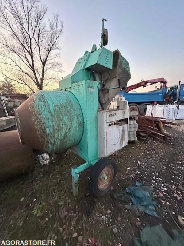 BETONNIERE IMER AVEC CHARGEUR 400 LITRES - Betonkeverő: 2 kép. BETONNIERE IMER AVEC CHARGEUR 400 LITRES - Betonkeverő: 2 kép.