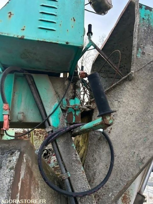 BETONNIERE IMER AVEC CHARGEUR 400 LITRES - Betonkeverő: 5 kép. BETONNIERE IMER AVEC CHARGEUR 400 LITRES - Betonkeverő: 5 kép.