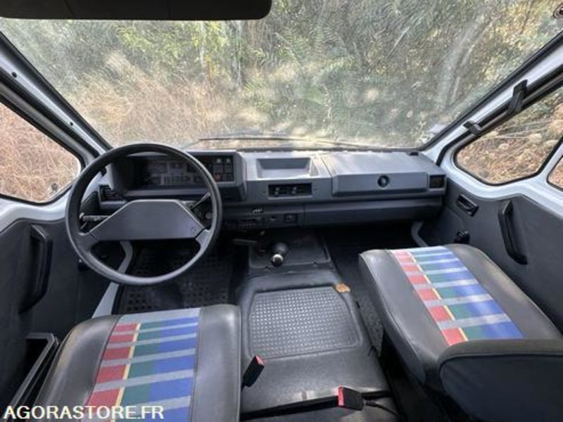 BIBLIOBUS RENAULT MASTER - 1992 - 86490KM - 6998GA2B - Furgon: 4 kép. BIBLIOBUS RENAULT MASTER - 1992 - 86490KM - 6998GA2B - Furgon: 4 kép.