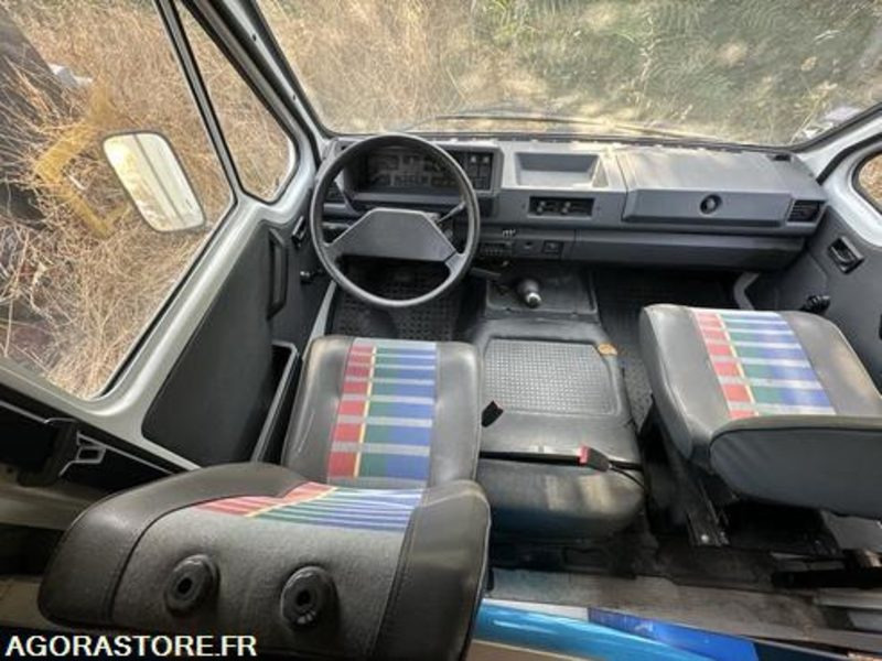 BIBLIOBUS RENAULT MASTER - 1992 - 86490KM - 6998GA2B - Furgon: 2 kép. BIBLIOBUS RENAULT MASTER - 1992 - 86490KM - 6998GA2B - Furgon: 2 kép.