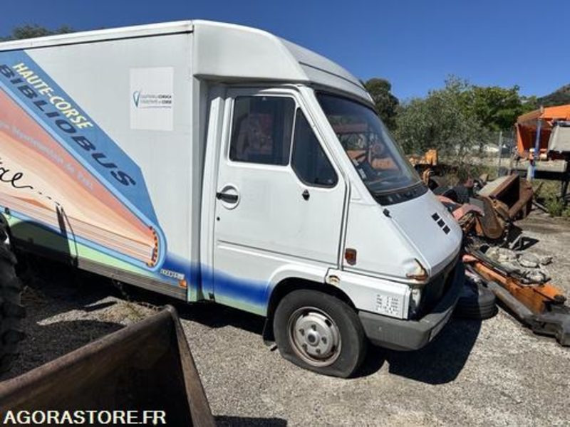 BIBLIOBUS RENAULT PROCAR - 1996 - 108500KM - 71GJ2B - Furgon: 3 kép. BIBLIOBUS RENAULT PROCAR - 1996 - 108500KM - 71GJ2B - Furgon: 3 kép.