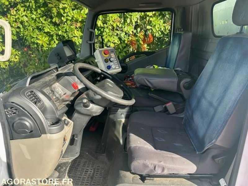 BOM 4.5t Renault Maxity - Szemetesautó: 5 kép. BOM 4.5t Renault Maxity - Szemetesautó: 5 kép.