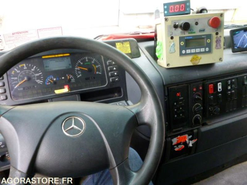 BOM ECONIC MERCEDES CABINE TYPE BUS 2007 4 places 247550kms - Szemetesautó: 4 kép. BOM ECONIC MERCEDES CABINE TYPE BUS 2007 4 places 247550kms - Szemetesautó: 4 kép.