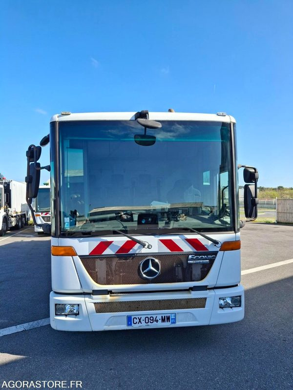 BOM Mercedes Econic 243135 kms 2013 - CX-094-MW - Szemetesautó: 5 kép. BOM Mercedes Econic 243135 kms 2013 - CX-094-MW - Szemetesautó: 5 kép.