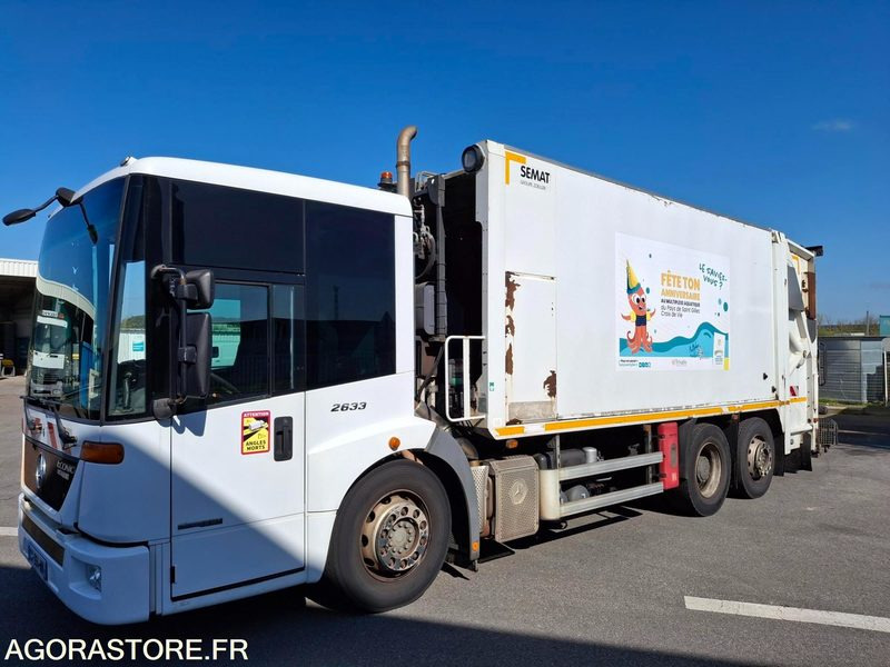 BOM Mercedes Econic 243135 kms 2013 - Szemetesautó: 2 kép. BOM Mercedes Econic 243135 kms 2013 - Szemetesautó: 2 kép.