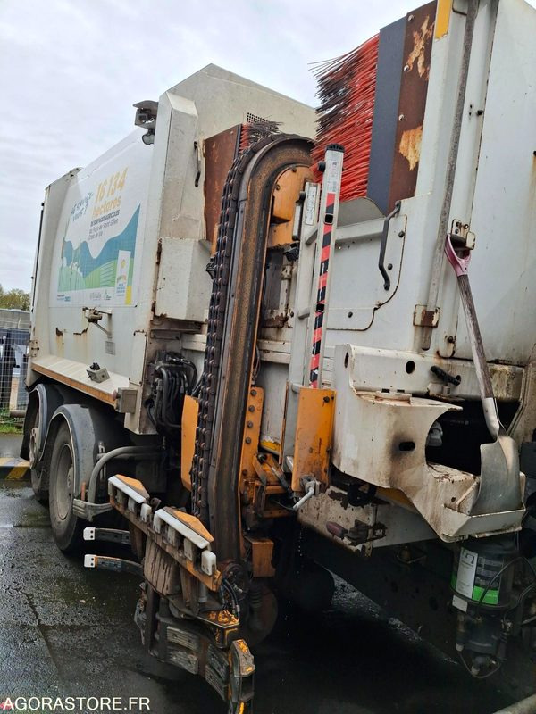 BOM Mercedes Econic 256043 kms 2013 - Szemetesautó: 3 kép. BOM Mercedes Econic 256043 kms 2013 - Szemetesautó: 3 kép.