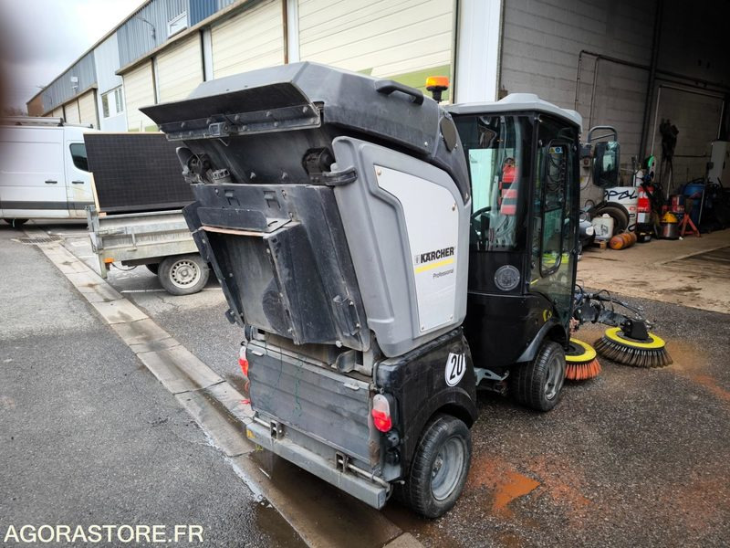 Balayeuse KARCHER MIC 34C 558 heures 2019 - Utcaseprő gép: 3 kép. Balayeuse KARCHER MIC 34C 558 heures 2019 - Utcaseprő gép: 3 kép.
