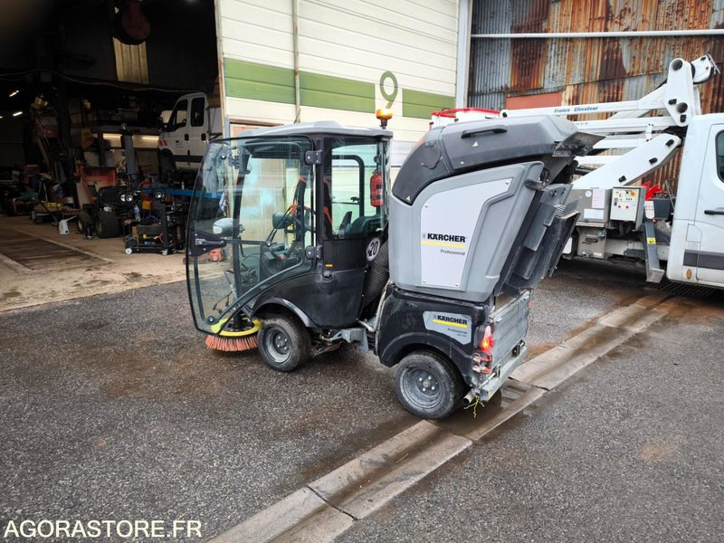 Balayeuse KARCHER MIC 34C 558 heures 2019 - Utcaseprő gép: 2 kép. Balayeuse KARCHER MIC 34C 558 heures 2019 - Utcaseprő gép: 2 kép.
