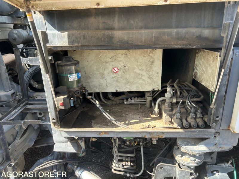 Balayeuse Mercedes sk500 - Utcaseprő gép: 5 kép. Balayeuse Mercedes sk500 - Utcaseprő gép: 5 kép.