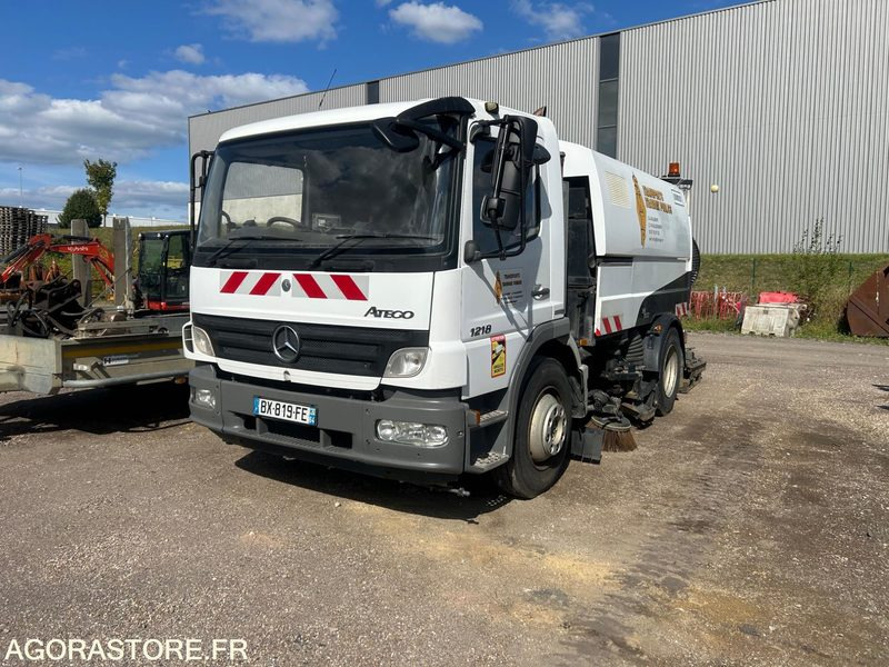 Balayeuse Mercedes sk500 - Utcaseprő gép: 1 kép. Balayeuse Mercedes sk500 - Utcaseprő gép: 1 kép.